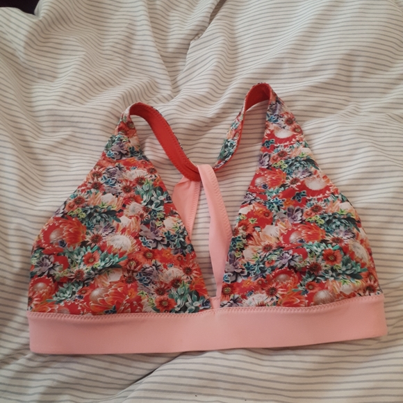 Lululemon reversible bikini top - Picture 2 of 3